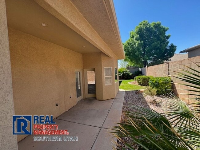Building Photo - 4 Bedroom near Costco