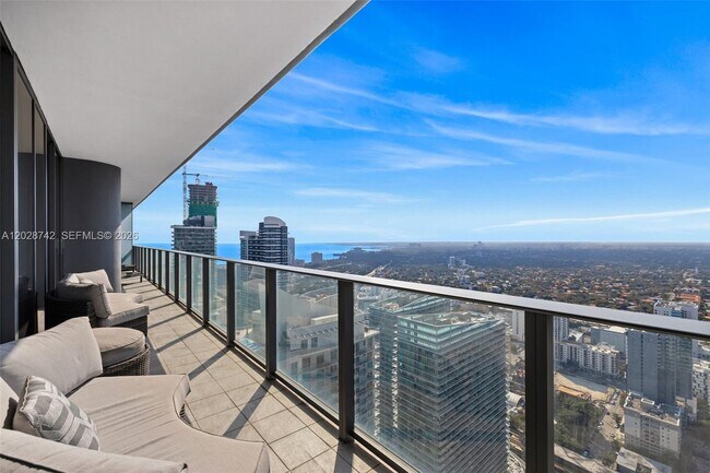 Building Photo - 1000 Brickell Plaza
