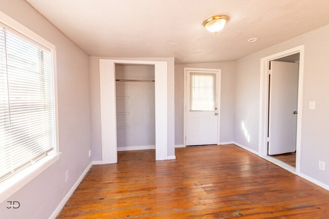 Building Photo - 6745 Southwest Pkwy