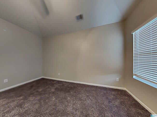Building Photo - 1064 Park View Dr
