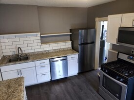 Building Photo - 921 20th Ave NE