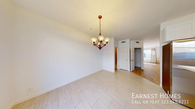 Building Photo - 18347 Saticoy St