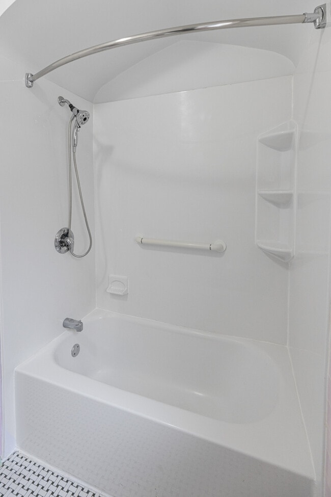 Building Photo - 6549 N Mozart St