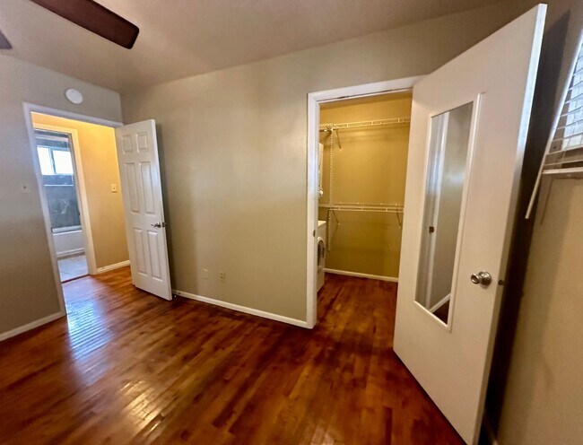 Building Photo - 2 Bd 1 Bath in Marmalade Square Condos