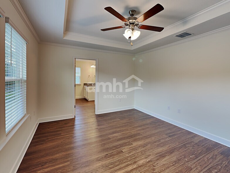 Building Photo - 5783 Hampton Creek Rd