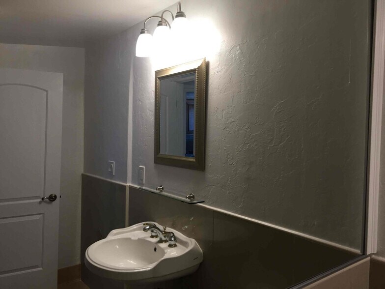 Building Photo - 7237 Milton Ave