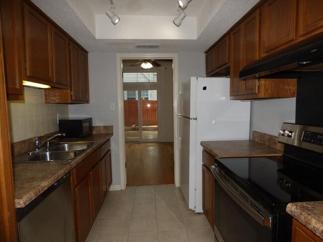 Building Photo - 1695 Belvedere Ct