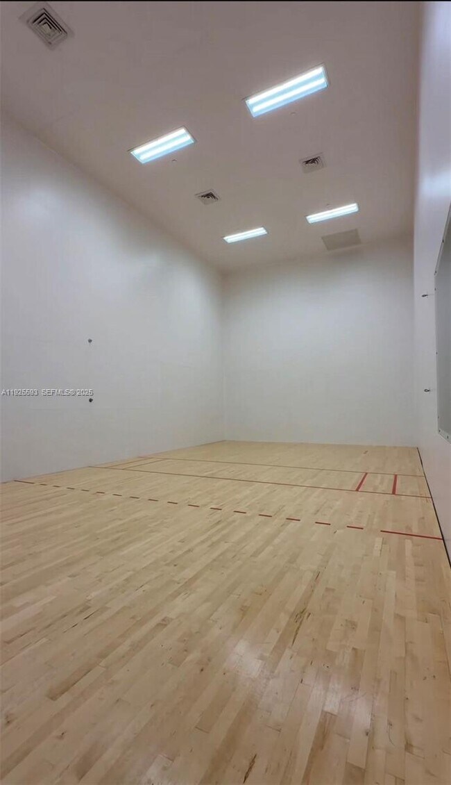 Building Photo - 16385 Biscayne Blvd