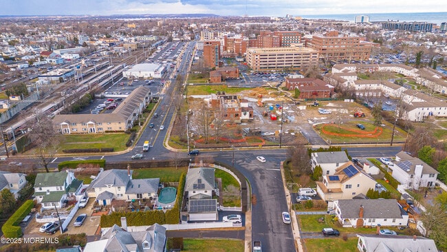 Building Photo - 146 Bath Ave