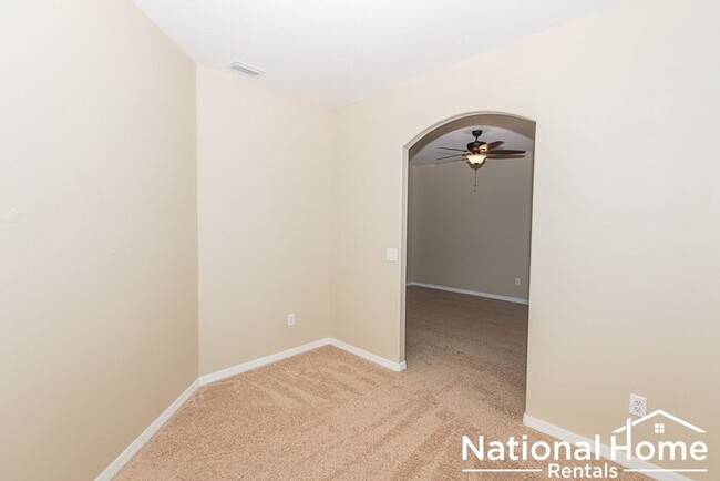 Building Photo - Marvelous Home in Spring Hill, Florida!