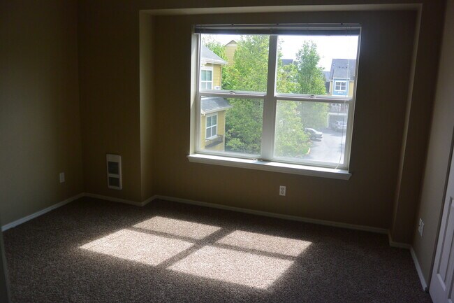 Building Photo - 714 SE Fairwinds Loop
