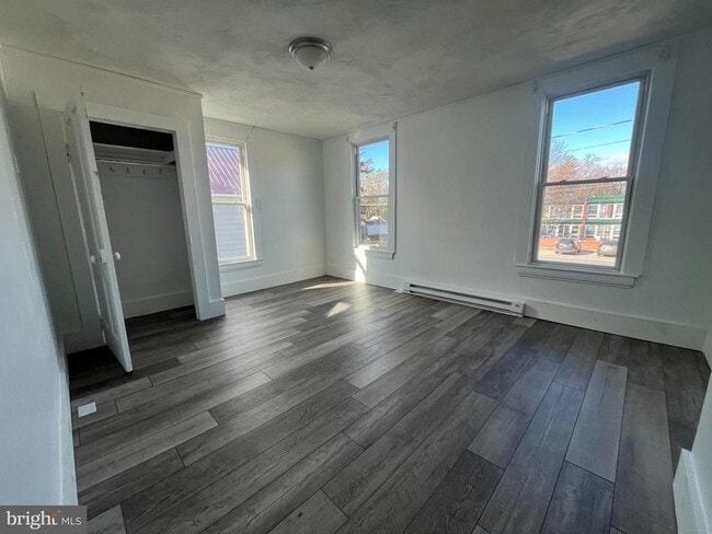 Building Photo - 762 Broad St