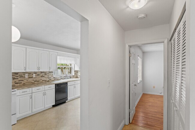 Building Photo - 13945 Langley Pl