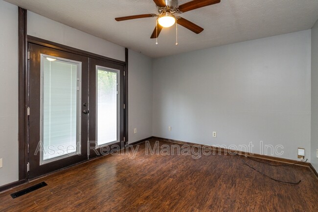 Building Photo - 6601 Bay Cir Dr