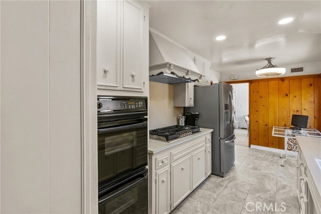 Building Photo - 12823 Delano St