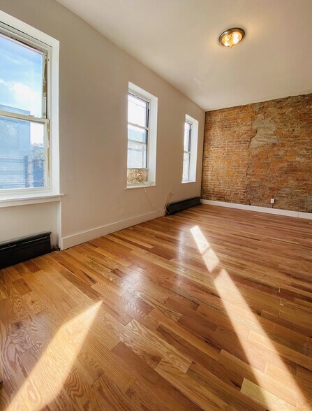 Building Photo - 273 Sumpter St