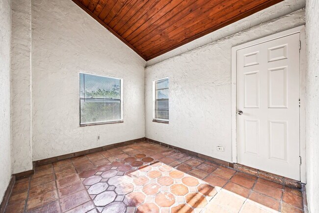 Building Photo - Charming 2-bedroom, 1-bath home $500 OFF R...