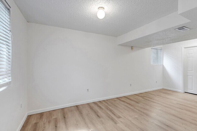 Building Photo - Spacious Home in Castle Rock