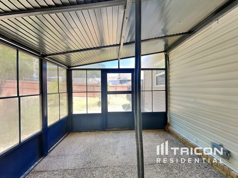 Building Photo - 141 Willowleaf Ln