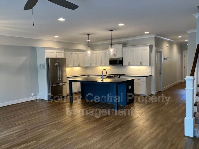 Building Photo - 415 Sunbelt Dr