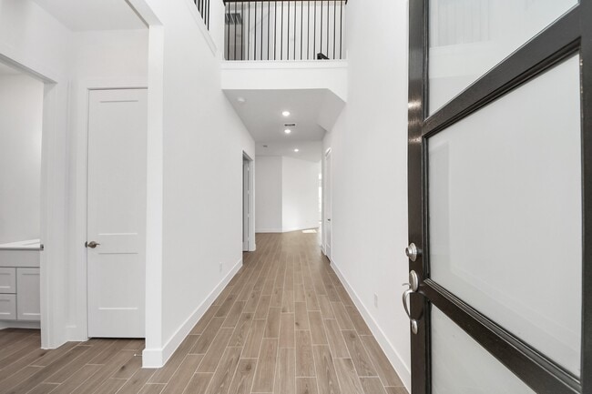 Building Photo - 25026 Midnight Willow Dr