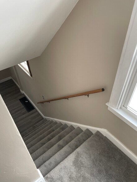 Building Photo - 592 E Montcalm St