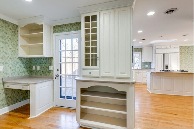 Building Photo - Spacious Green Hills Retreat | 3–4BR, 3BA | Deck, Hot Tub, & Prime Location