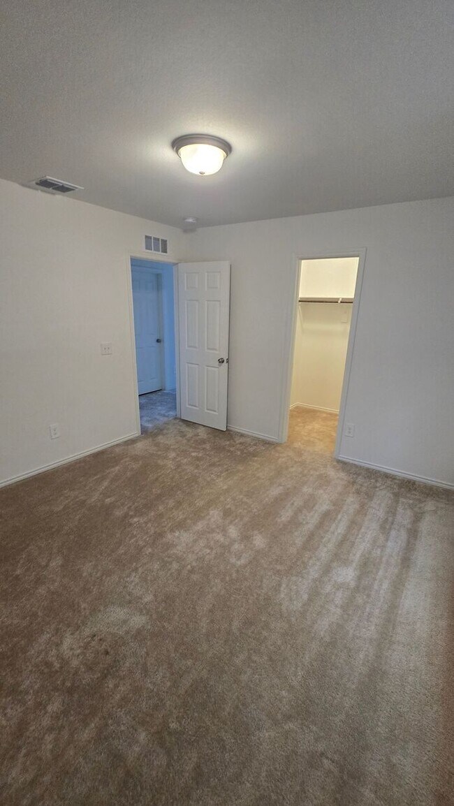 Building Photo - Move-In Special: $500 Off on 2nd Month’s R...