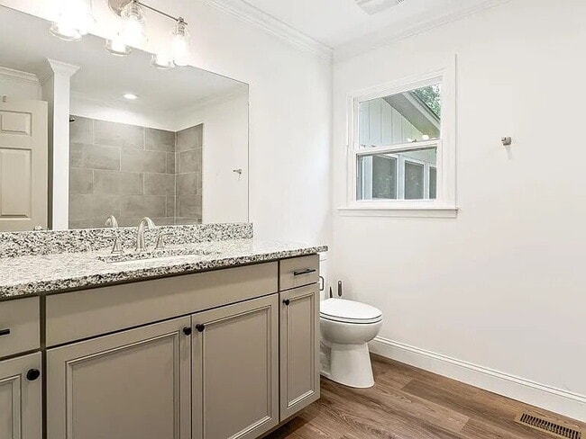 Building Photo - 1409 Robert Ln