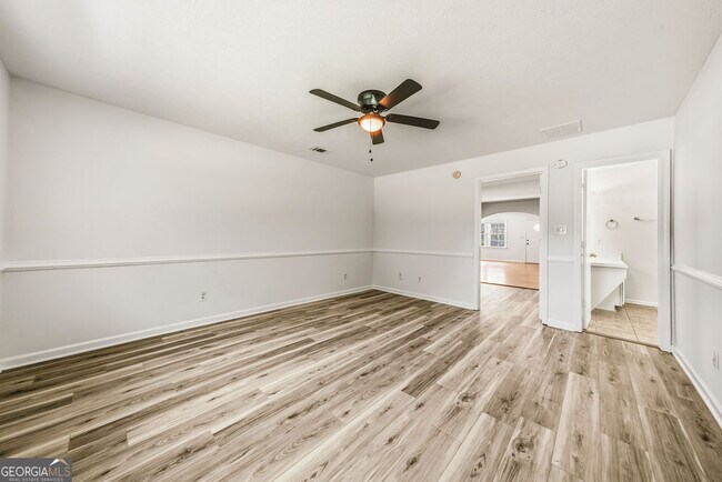 Building Photo - 3940 Hubert Dr