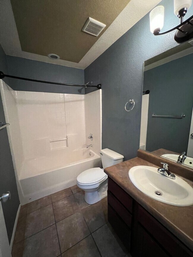 Building Photo - 3 BEDROOM HOME IN ARABY CROSSING!