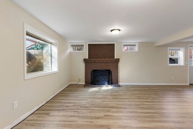 Building Photo - 4430 NE 78th Ave