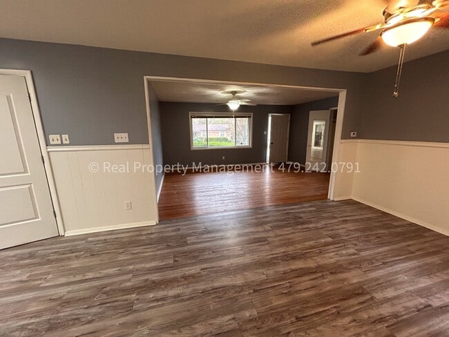 Building Photo - 1901 S 72nd St