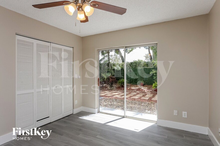 Building Photo - 10837 NW 46th Dr