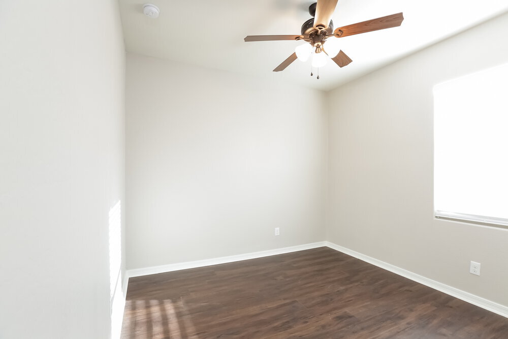 Building Photo - 24656 W Mobile Ln