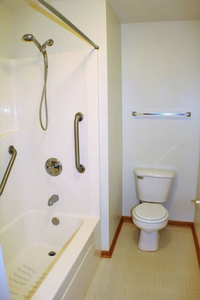 Building Photo - $1,215 | 2 Bedroom, 2 Bathroom CONDO | Designed for Ages 55+ | PET Friendly* | Available for Nove...