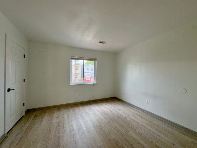 Building Photo - 3500 Beech Ave