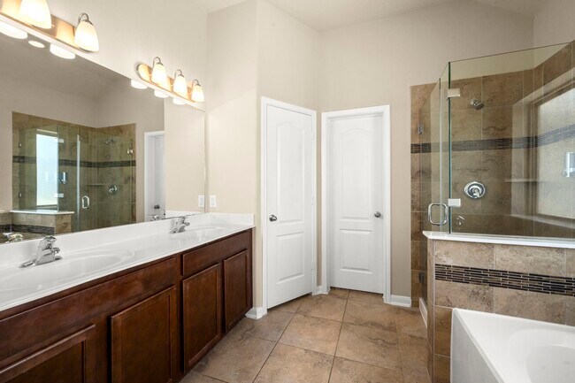 Building Photo - 3835 Raintree Village Dr