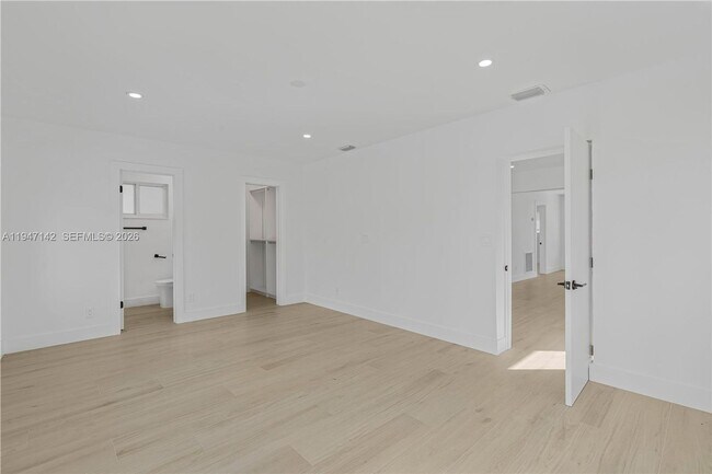 Building Photo - 1116 N 31st Ave