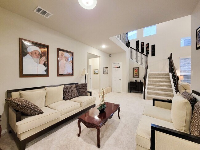 Building Photo - This stunning 2-year-old house with 4 beds, 3 baths, and an attached 2-car garage, it offers ampl...