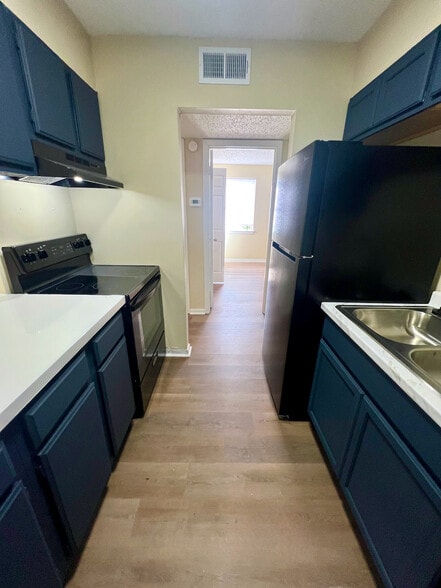 Building Photo - Tiger Den Apartments