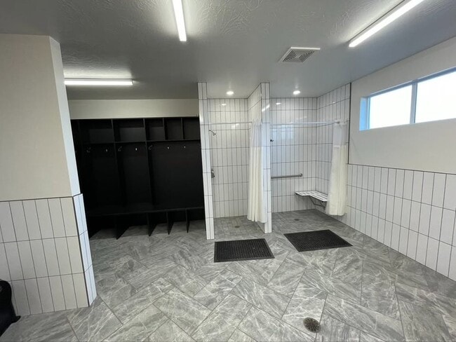 Building Photo - 7271 N Silver Spring Way