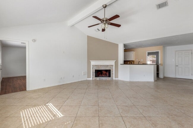 Building Photo - 4826 Meadowglen Dr