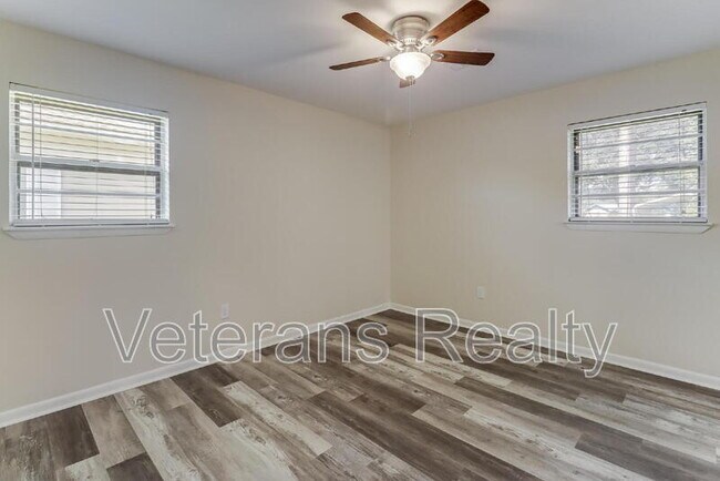 Building Photo - 129 Quarles St