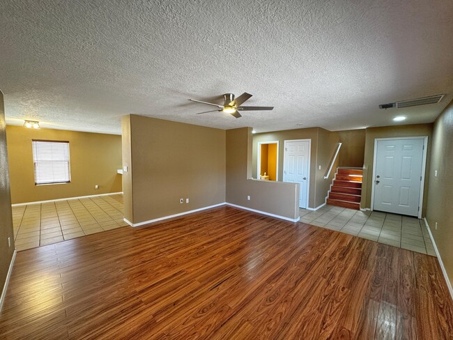 Building Photo - 923 Telstar Loop NW