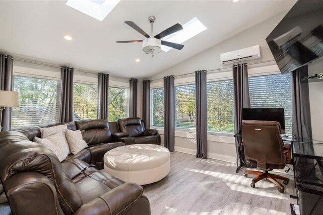 Building Photo - 15126 Glenwood