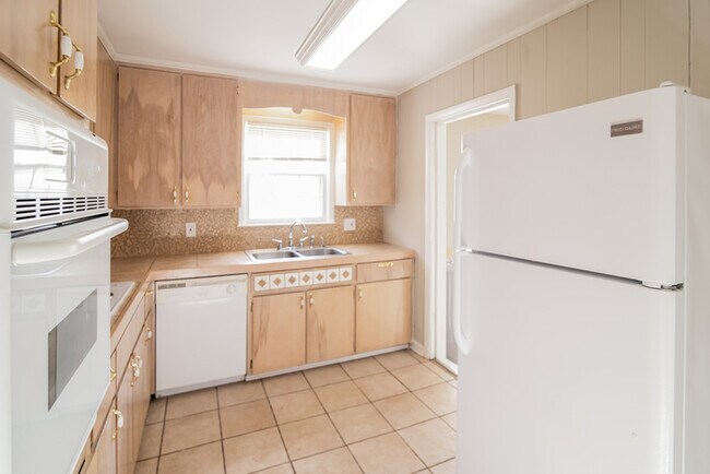 Building Photo - 108 Henrietta Dr