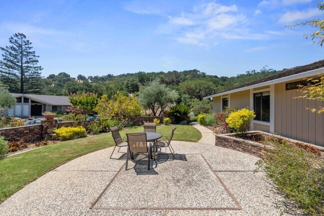 Building Photo - 7175 Red Holly Ct