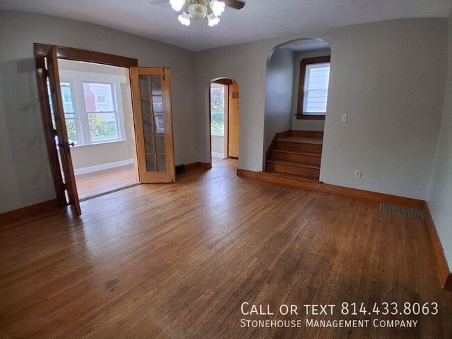 Building Photo - 1302 W 25th St