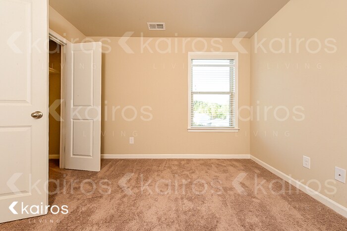 Building Photo - 25 Heard Ln
